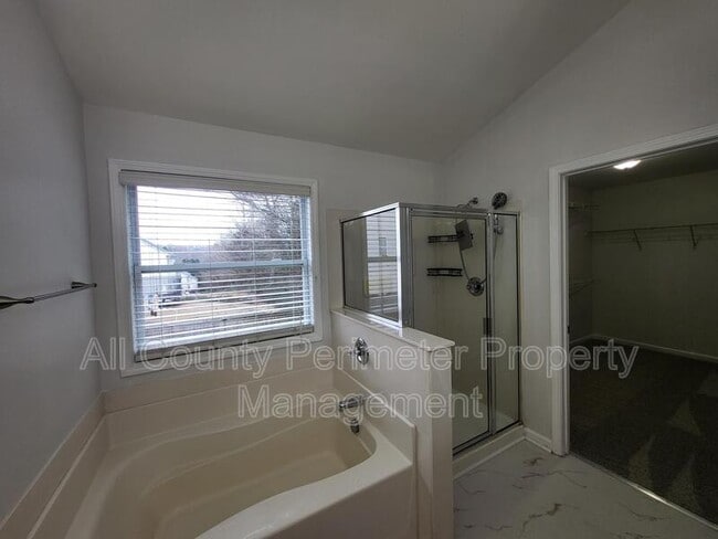 Building Photo - 4231 Suwanee Brook Ct