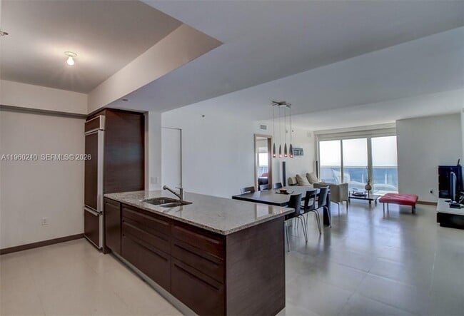 Building Photo - 1830 S Ocean Dr