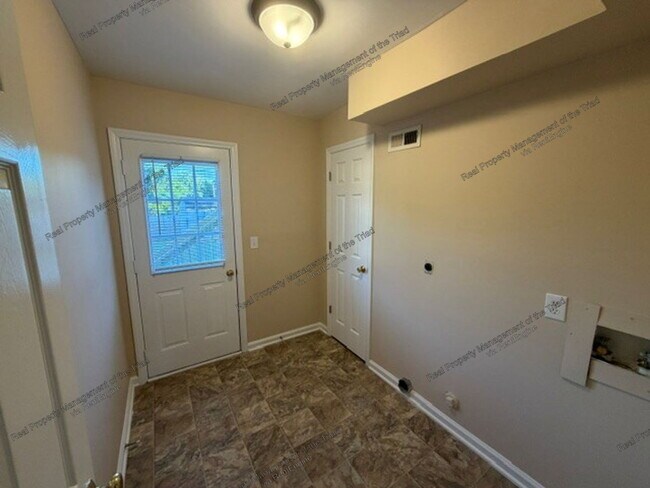Building Photo - 404 Mt Olive Dr