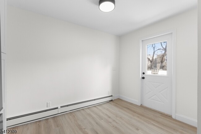 Building Photo - 676 Chestnut St