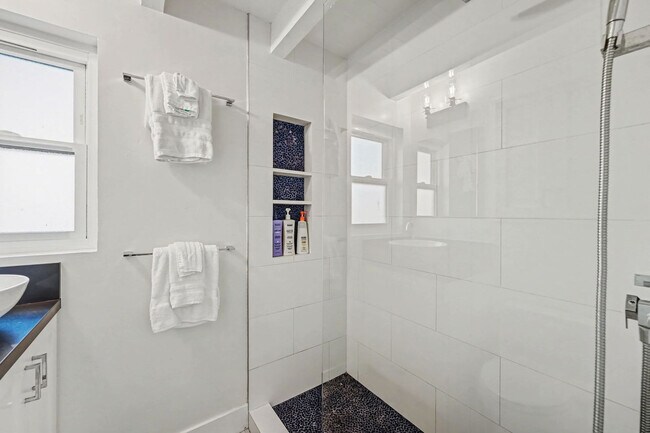 Building Photo - 2612 Bayside Ln