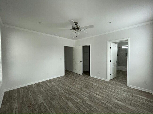 Building Photo - 117 N Lake Dr