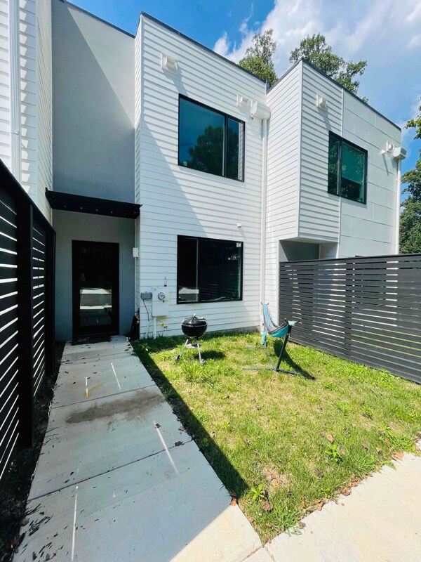 Building Photo - 21 Mace Ave