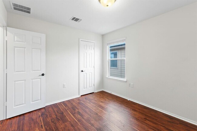 Building Photo - 11412 Barns Trail