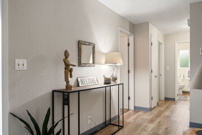 Building Photo - Beautifully updated 3 bedroom, 1 bath house in Eugene!