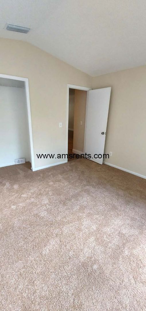 Building Photo - Spacious 3 bedroom 2 bath in Apopka