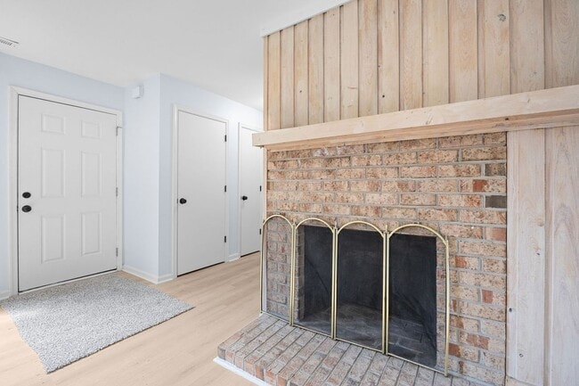Building Photo - Fully Renovated Condo for Rent in Virginia...