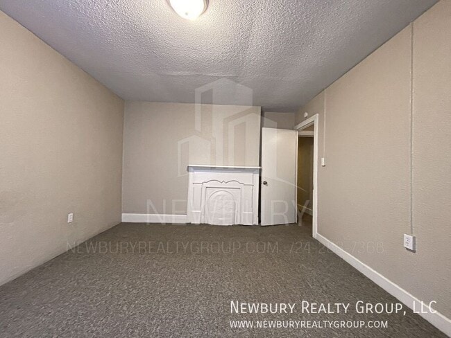 Building Photo - 39 Hickory St