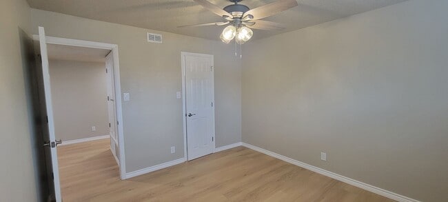 Building Photo - GREAT COLONIAL PARK CONDO