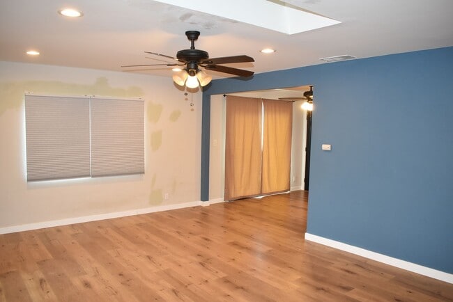 Building Photo - 3 Bedroom 1 Bath Upgraded Home with Large ...