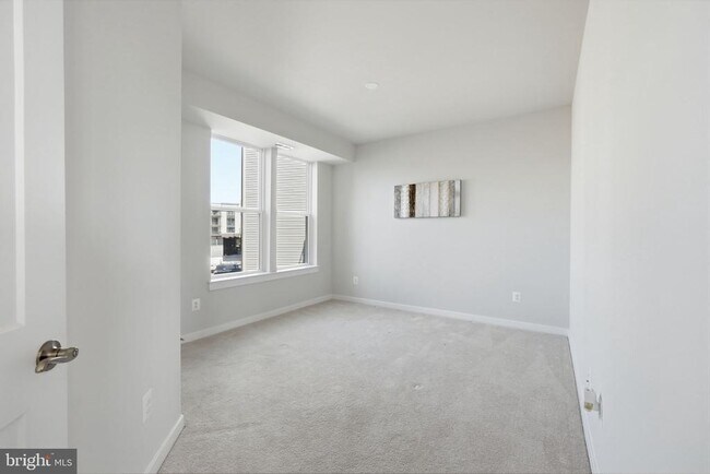 Building Photo - 43830 Middleway Ter