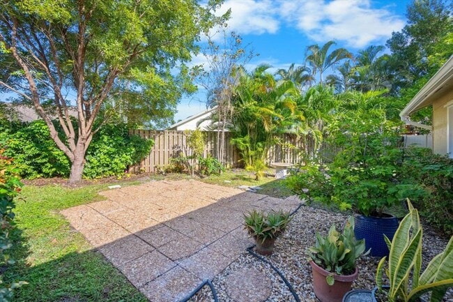 Building Photo - 1401 Hideaway Bend