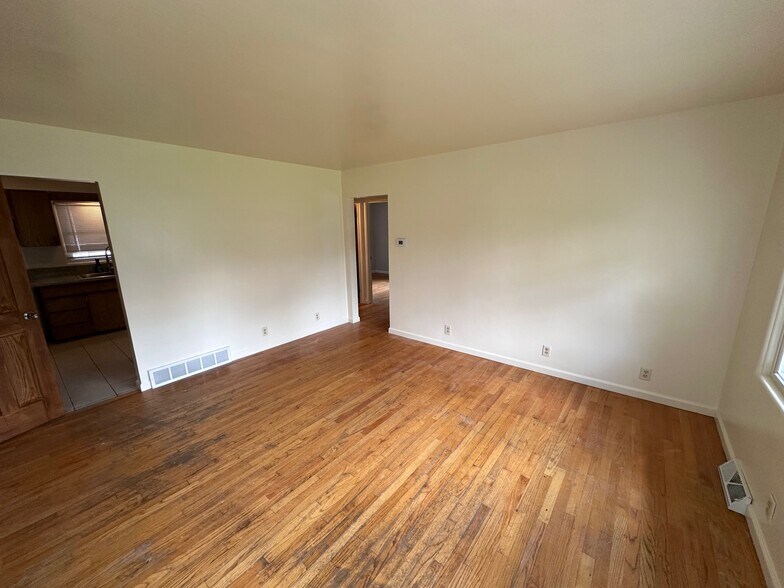 Building Photo - 8645 Newhouse St