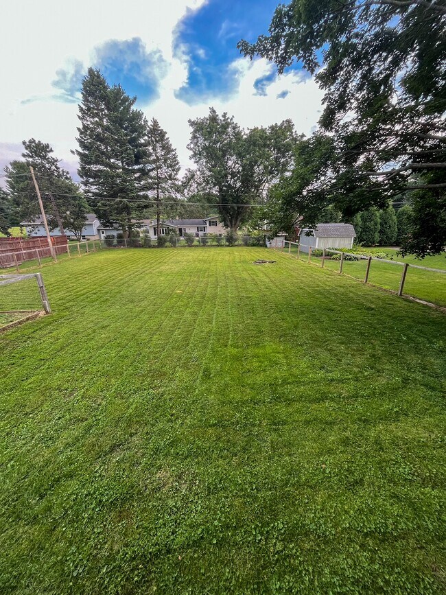 Building Photo - 205 Fairview Dr