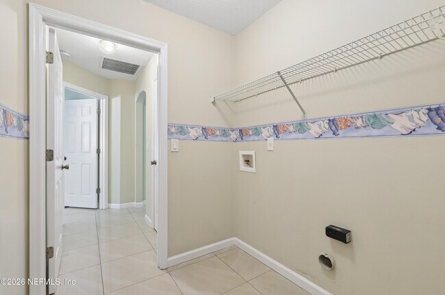 Building Photo - 2070 Thornhill Drive