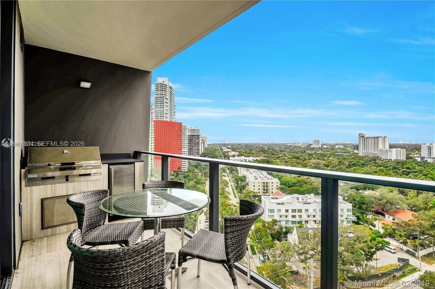 Building Photo - 1451 Brickell Ave