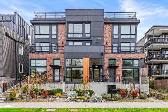 Building Photo - ULTRA-MODERN Townhome w/AC and Views in the Heart of Eastlake!