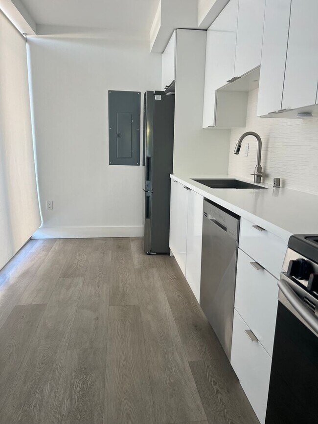 Building Photo - Modern - 2 Story Loft