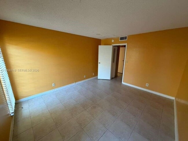 Building Photo - 4848 NW 24th Ct