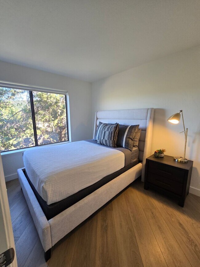 Building Photo - 2269RR-Upper Level