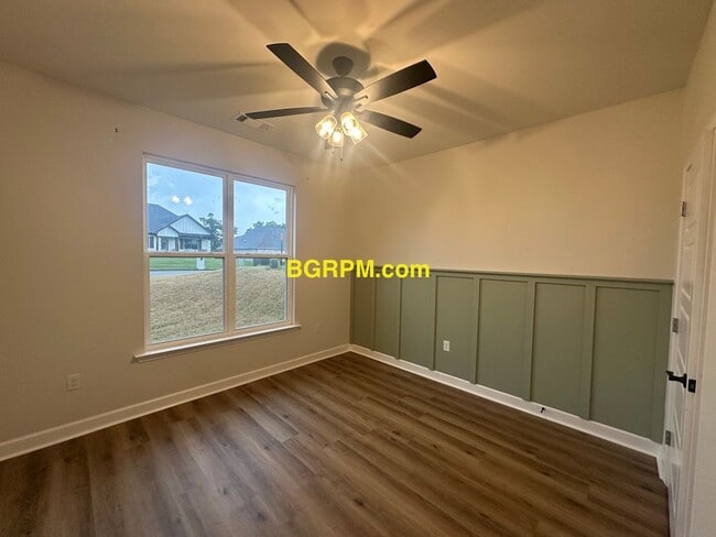 Building Photo - 4 BD 2 BA
