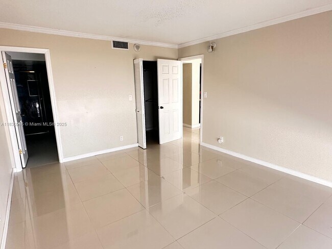 Building Photo - 1801 S Ocean Dr