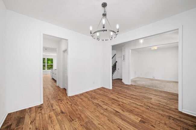 Building Photo - 2108 Charmond Dr