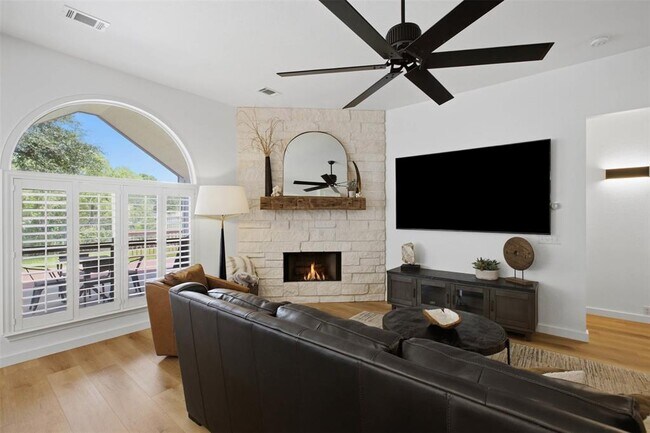Building Photo - 1833 Paradise Ridge Dr