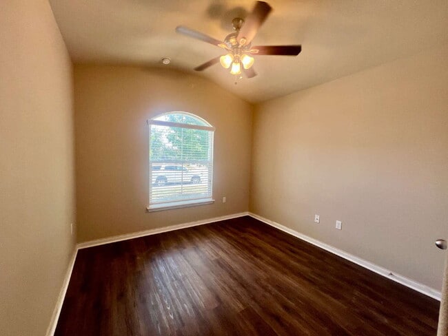 Building Photo - Beautifully updated one-story home!
