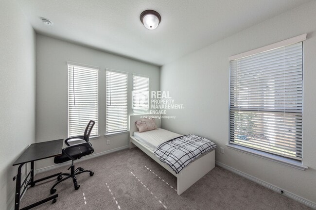 Building Photo - 2105 Bonavista Wy