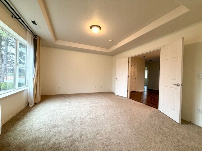 Building Photo - Beautiful Home in the Sought After Arbor Crossing Subdivision~ Soaring Windows with Great Natural...