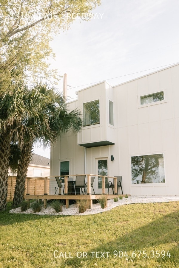 Building Photo - 3318 Lewis Speedway