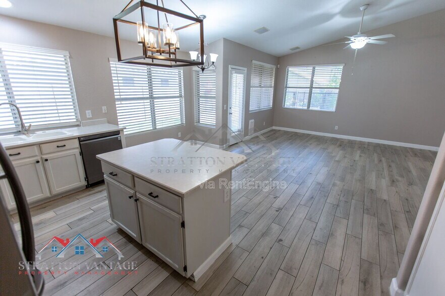 Building Photo - 9825 W Runion Dr