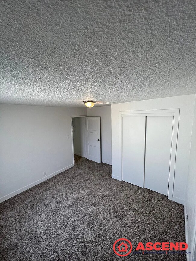 Building Photo - 1007 Castaic Ave