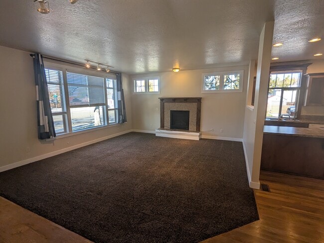 Building Photo - 400 S Curtis Rd