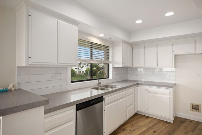 Building Photo - 406 Arenoso Ln