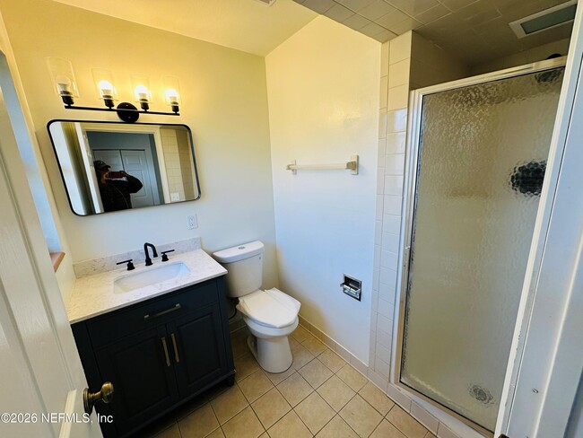 Building Photo - 1904 Delaroche Dr W