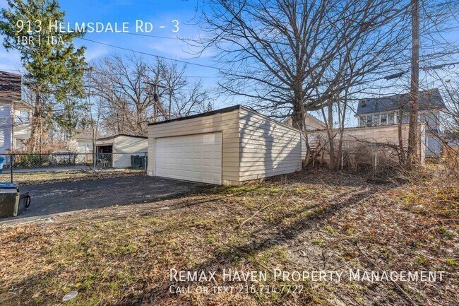 Building Photo - 913 Helmsdale Rd