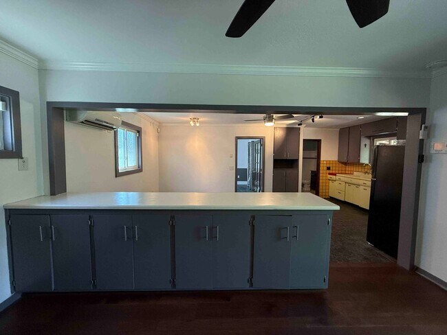 Building Photo - Charming Land Park 2 Bedroom