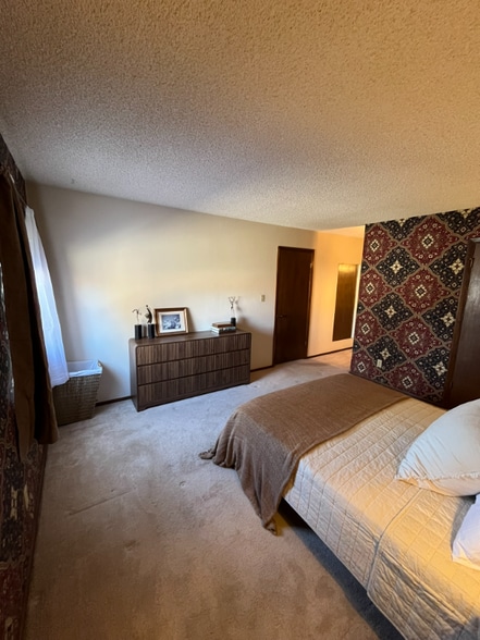 Building Photo - 5200 Villa View Dr