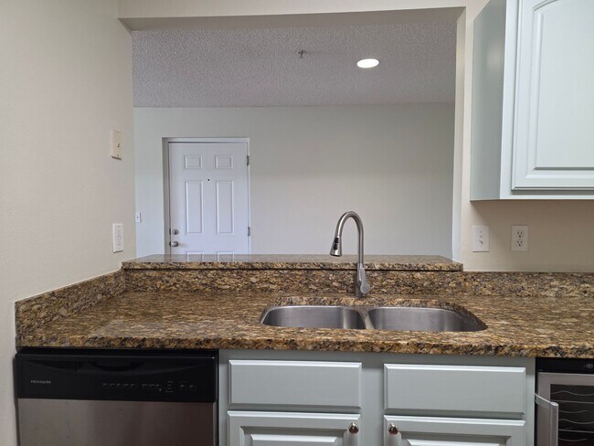 Building Photo - 2031 Dixie Belle Dr