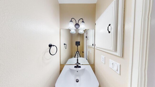 Building Photo - 5561 Dunbar Ct