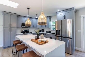 Building Photo - 16932 Aintree Dr W