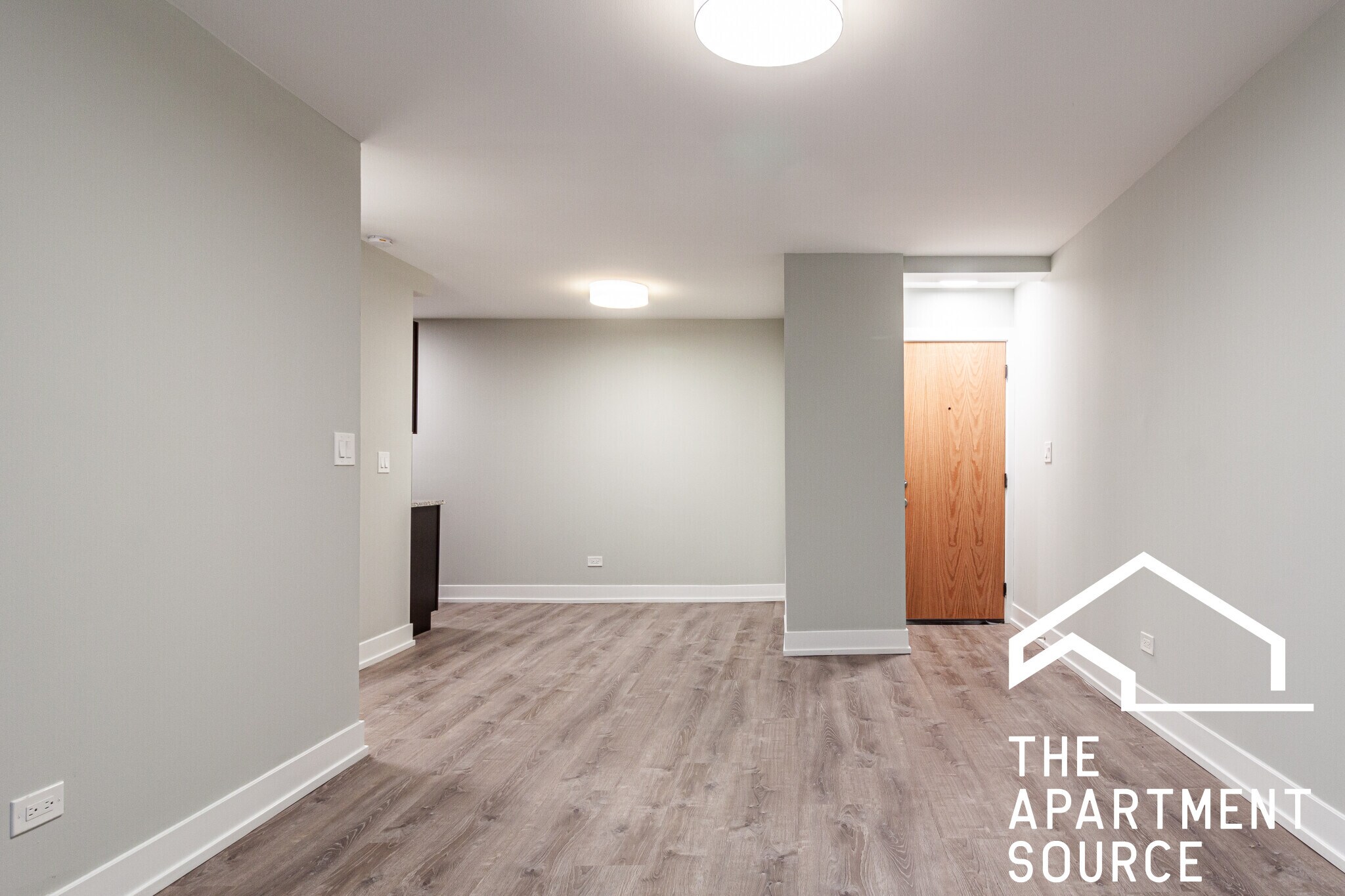 Building Photo - 454 W Barry Ave