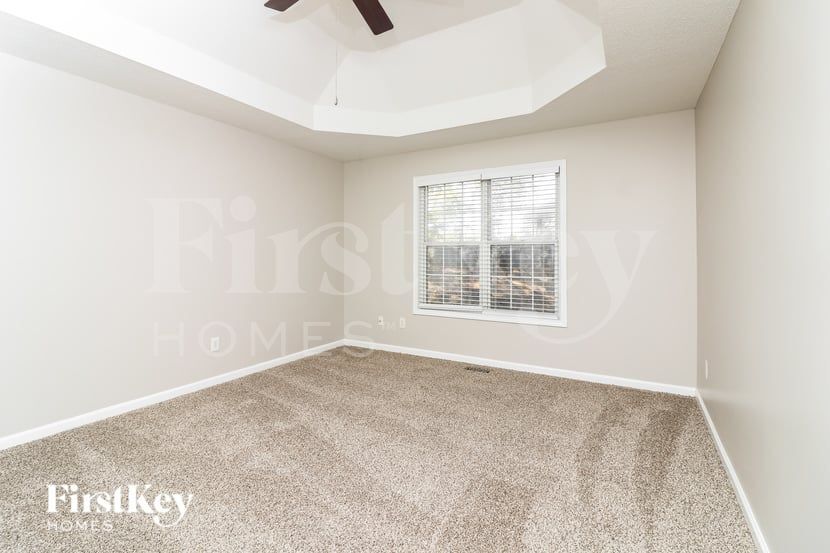 Building Photo - 5940 Seven Oaks Dr