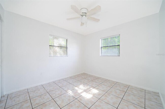 Building Photo - 118 E Muriel St