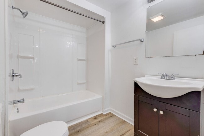 Building Photo - AVAILABLE August 2026 - Beautiful 2+ Bedroom Home w/ Updates Throughout!