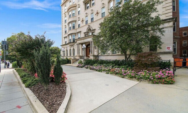 Building Photo - Beautiful Balfour Historic 1 Bedroom Condo 16th & U Street