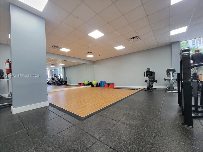 Building Photo - 2030 S Ocean Dr