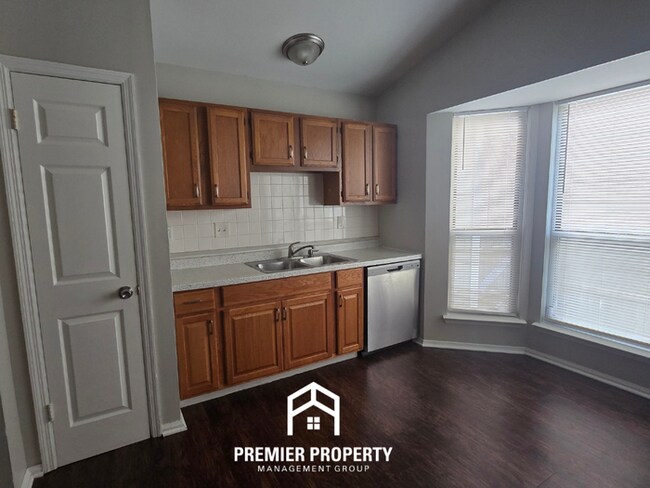 Building Photo - Stunning 3BR/2BA Florissant Home with Fireplace, 2-Car Garage & Fenced Yard!